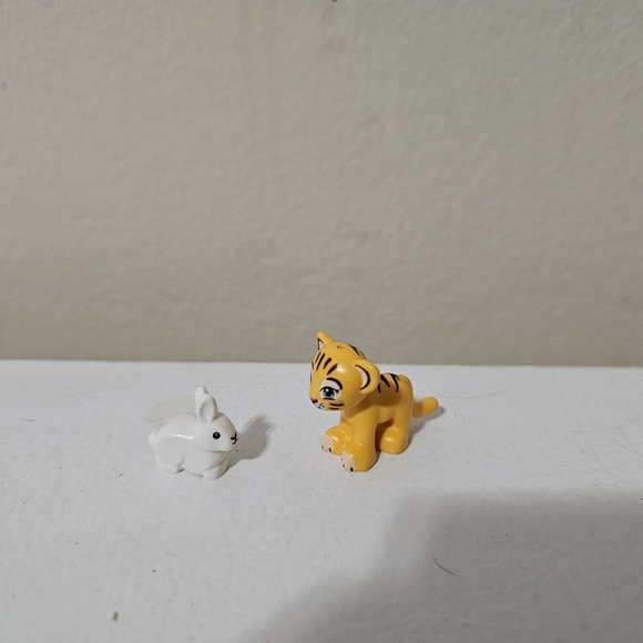 Lego Friends Figures and Accessories - Picture 6 of 8